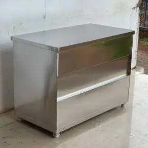 working table with 3side covering