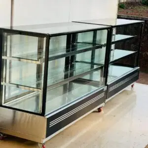 Cake display counter