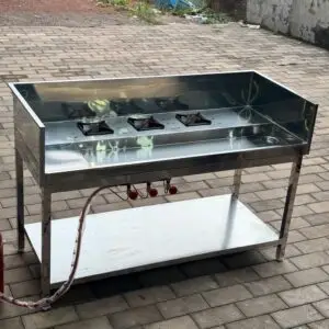 COOKING RANGE WITH THREE BURNERS