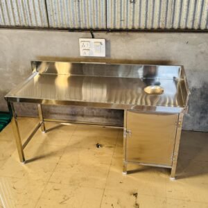 STAINLESS STEEL WORK TABLE